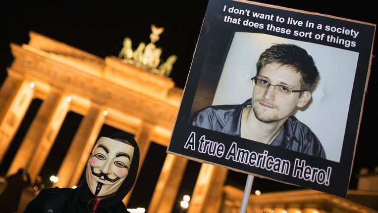 Een supporter van klokkenluider Edward Snowden. Beeld afp
