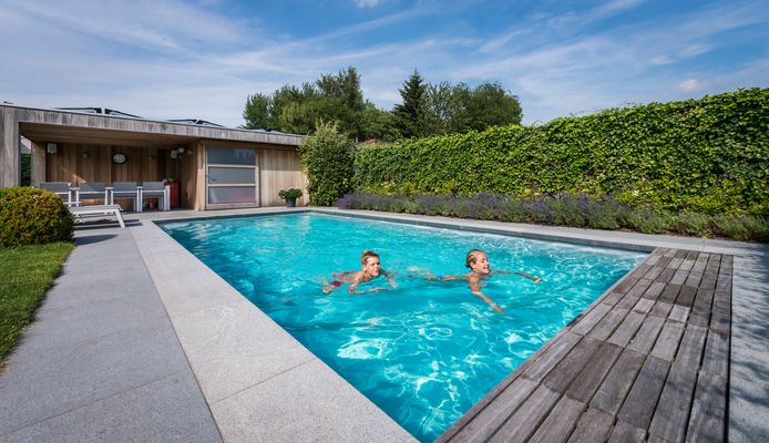 kennisgeving Belachelijk beginsel Een zwembad in je tuin? Dit kost het je | WOON. | hln.be