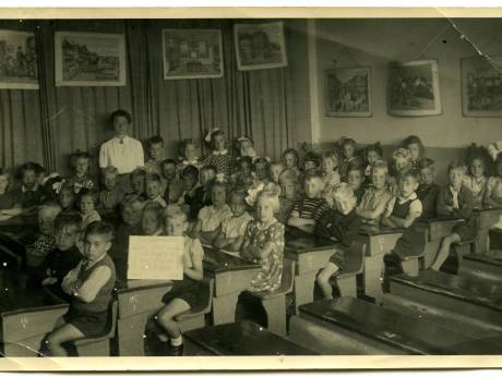 Duizend schoolkinderen vonden lesruimte in pakhuizen, café-zalen en in het schaftlokaal van Nutricia tijdens oorlog