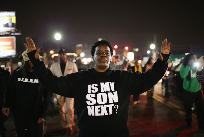Demonstratie in 2014 in de Amerikaanse plaats Ferguson waar een witte politieman een zwarte jongen doodschoot.