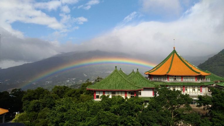 De regenboog die op 30 november 2017 bijna negen uur lang te zien was boven Taiwan. 