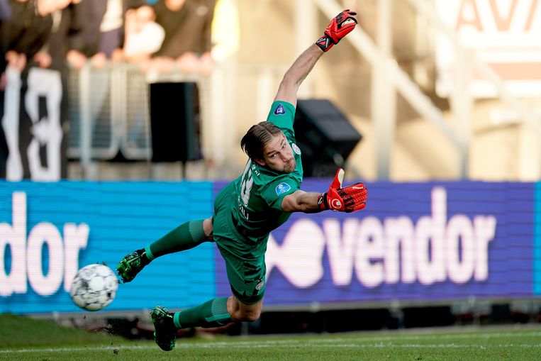 Lars Unnerstall stond bij PSV in de basis, maar dat mocht niet baten in Tilburg.   Beeld BSR Agency