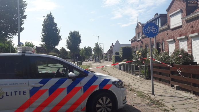 Antwerpsestraatweg in Bergen op Zoom afgezet vanwege mogelijk gevonden explosief voor de Pure Lounge.