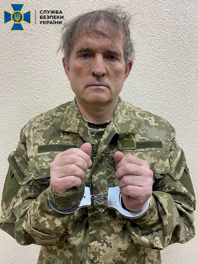 Medvedtsjoek kort nadat hij gearresteerd werd in Oekraïne, in april 2022.