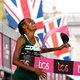 Sifan Hassan wint bij debuut op spectaculaire wijze marathon van Londen