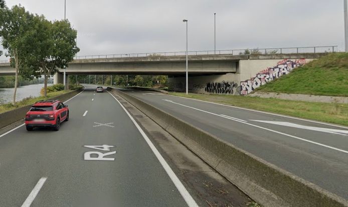 De oprit van de Valentin Vaerwyckweg naar de R4-Binnenring richting Eeklo gaat tijdelijk dicht door de werken.