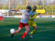 Roycel James maakt na acht maanden weer minuten bij Hoek: ‘Ik doe gewoon mijn ding weer, lekker voetballen’