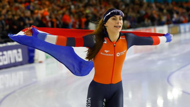 Friezin Femke Kok stunt in ‘tweede thuis’ met wereldtitel op 500 meter: ‘Thialf gaf me extra energie’