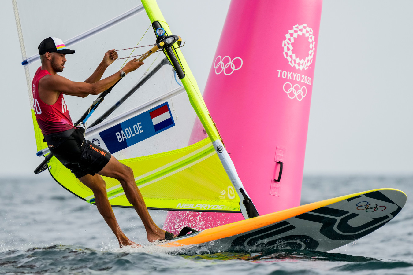 Oppermachtige windsurfer Kiran Badloe al voor medal race ...