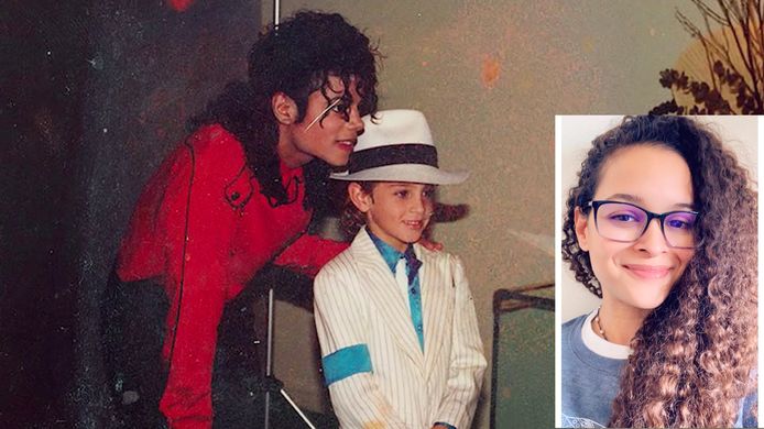 Michael Jackson met Wade Robson. In het kader: Brandi Jackson.