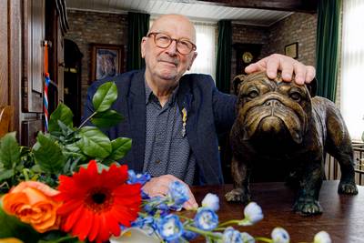 Van bulldogs naar boodschappenplusbus: Jos van Thiel ‘doet niet zoveel’, maar kreeg wel een lintje