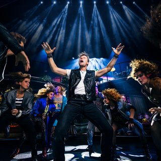 Musical ‘Doe Maar!’ is als groen-roze skafeest terug in het theater