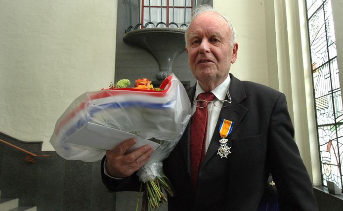 Dick Feil tijdens de lintjesregen in 2009.