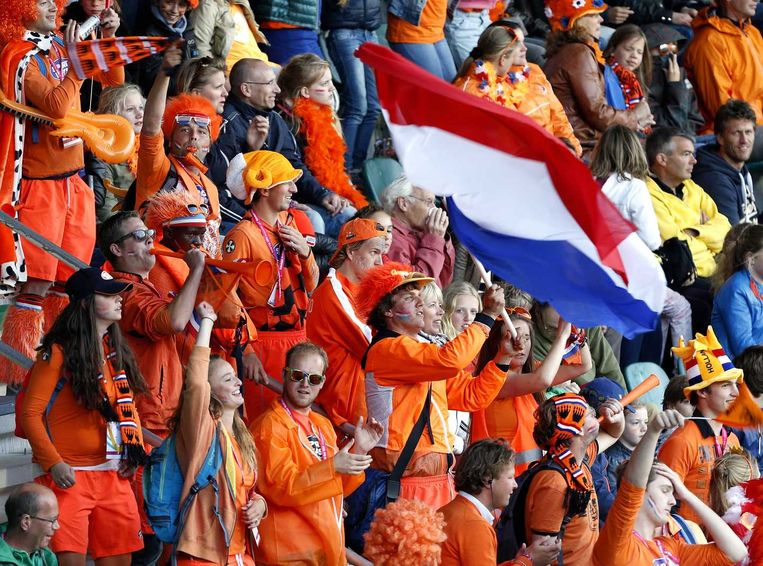Supporters van het Nederlands hockeyteam vieren feest. Beeld anp