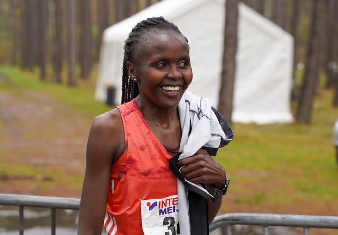 Elizeba Cherono na haar overwinning in Nunspeet .