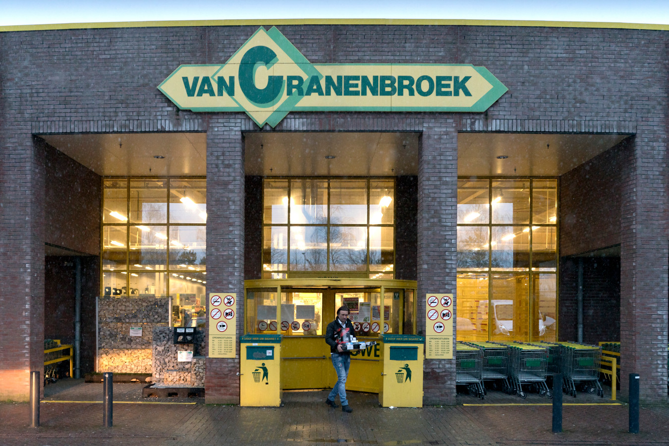Van Cranenbroek wil kleding en elektrische fietsen blijven verkopen