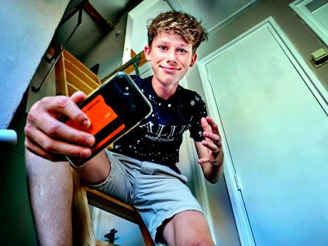 Timo Klop (16) ging viral na vlog met val van trap, nu neemt hij het met TikTok-groep op tegen Enzo Knol