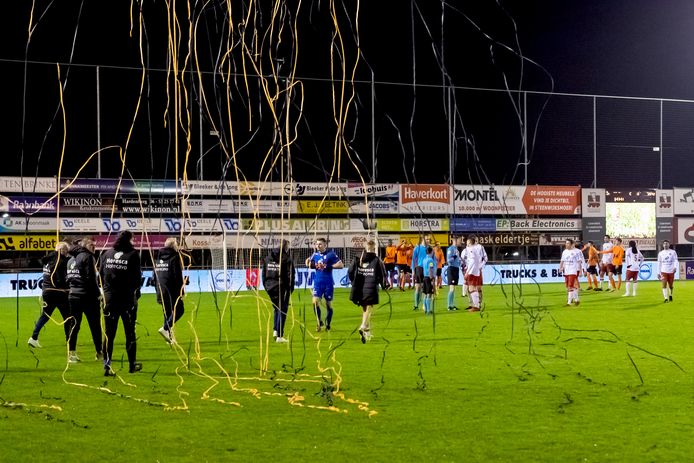 Toch nog een beetje sfeer op De Boshoek als HHC geniet van de overwinning tegen Noordwijk (2-1).