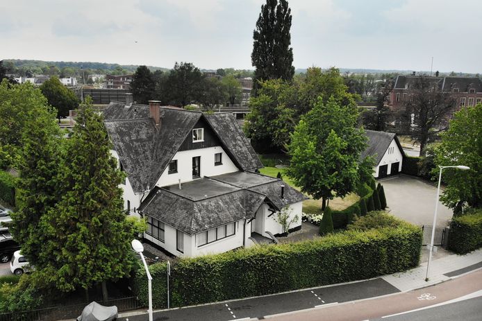 Villa De Rozenhof in Oldenzaal was jarenlang de thuisbasis van het gelijknamige zorgbureau.