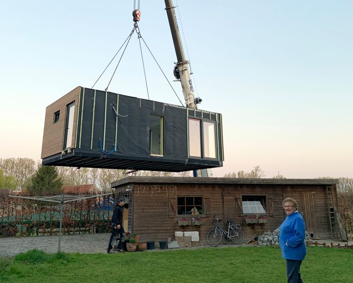 Met een oppervlakte van 40 m² is de zorgmodule eerder compact. Toch beschikt Louisa er over alles wat ze nodig heeft.