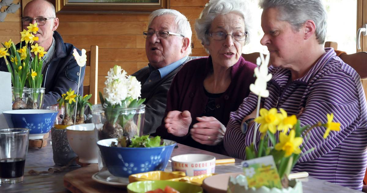 Zuidzandenaren samen aan tafel bij Frieda | Zeeuws-Vlaanderen