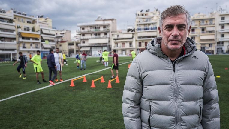 Nikopolidis entraîneur du Hope Refugees FC, Volkskrant