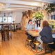 Bestel een kopje cacaodrank bij deze nieuwe bar in Six and Sons op de Haarlemmerdijk
