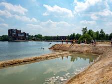Verzengende hitte aan de Oostplas: ‘Laat de jeugd toch lekker zwemmen’