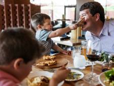 ‘Van kinderen van 2 tot 3 jaar kun je gewoon niet verwachten dat ze twee uur aan tafel zitten’