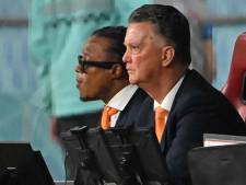 Louis van Gaal beloont Denzel Dumfries met zoen: ‘Ik ben ongelooflijk trots’