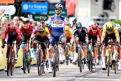 Alaphilippe enlève la 2e étape du Critérium du Dauphiné, Laporte reste en jaune