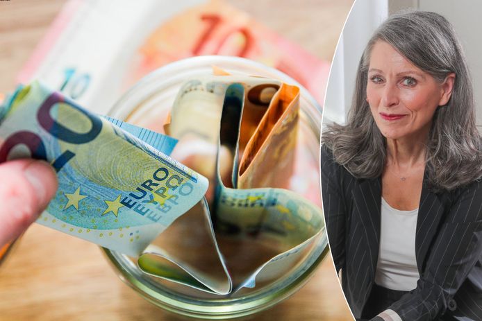 Elke maand verlies je onopgemerkt tientallen euro's die je zou kunnen sparen, zegt budgetexpert Sara Van Wesenbeeck.
