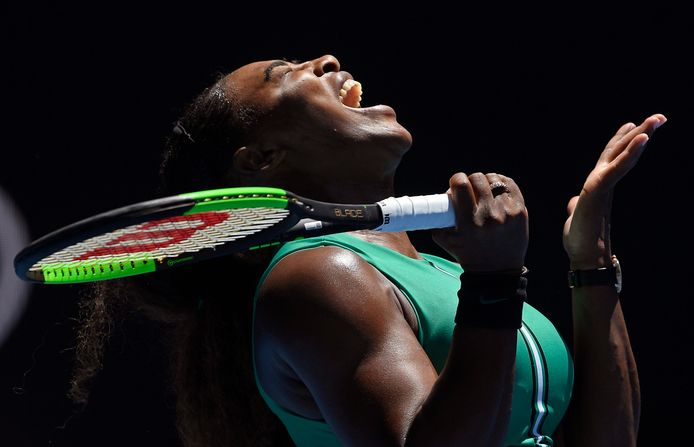 Serena Williams schreeuwt het uit.