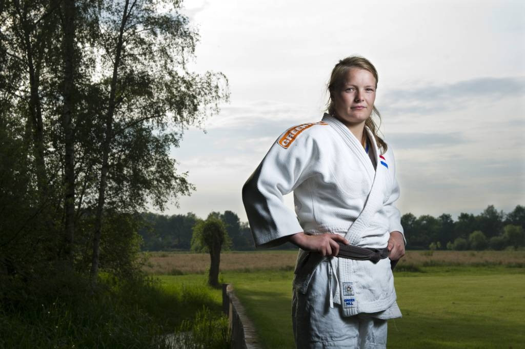 Sanne van Dijke op de judomat in Düsseldorf | Foto | bd.nl