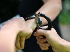 Man beroofd en bedreigd bij Breukelen, verdachten gearresteerd