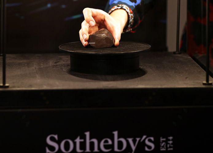 Sotheby’s verwacht dat de diamant voor een prijs van minstens 6 miljoen euro zal worden verkocht.