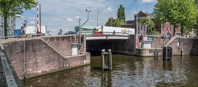 De Westerkeersluisbrug is vanaf maandag twee weken gesloten.