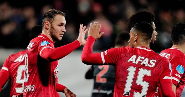 Az Steviger Op Tweede Plaats Na Kinderlijk Eenvoudige Zege Op Emmen Nederlands Voetbal Tubantia Nl