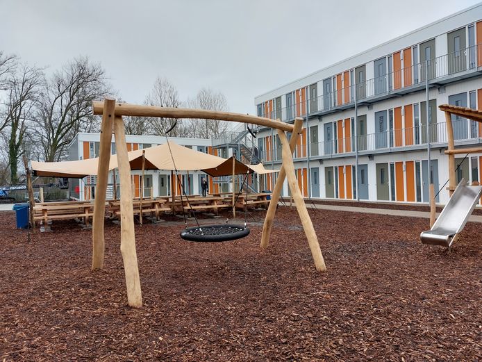 Utrecht, het binnenterrein van de nieuwe opvang voor asielzoekers aan de Pahud de Mortangesdreef in Utrecht, waar ook jongeren wonen.