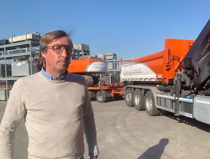 Bob Monteyne, zaakvoerder van het gelijknamige zwembadbouwersbedrijf in Pittem.