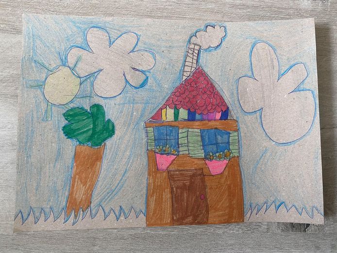 Therapeuten gaan op zoek naar de verscholen betekenis van kindertekeningen.