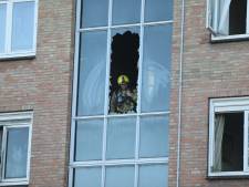 Brand in flat aan de Leyweg: vijf mensen naar het ziekenhuis