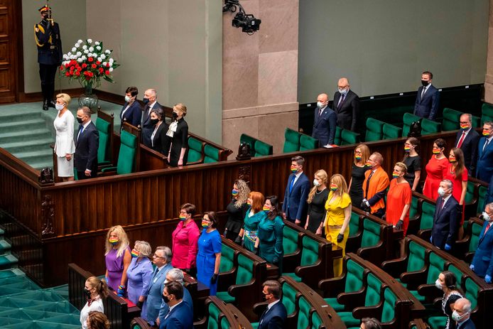 De parlementsleden tijdens de beëdigingsceremonie van president Andrzej Duda.