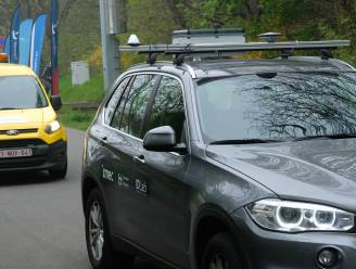 Nieuwe testsite aan E313 leert auto’s met elkaar ‘praten’: “Als ene wagen noodstop maakt, krijgt andere meteen waarschuwing”