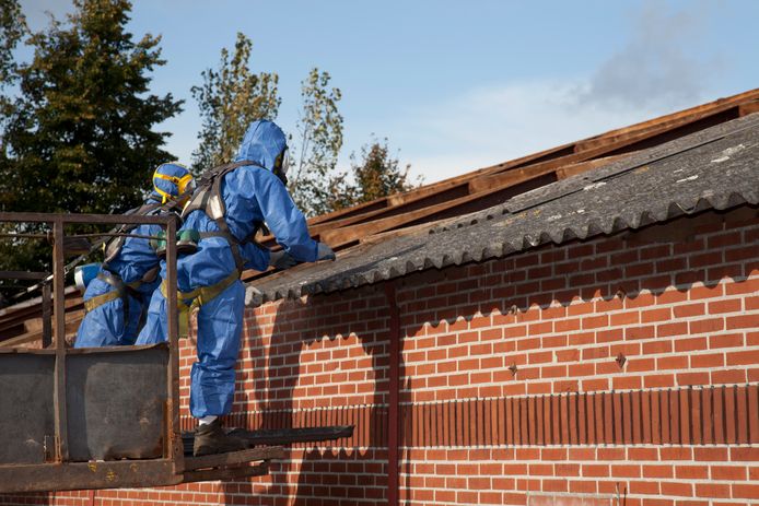 Het asbestattest kadert in het Vlaamse asbestafbouwbeleid.
