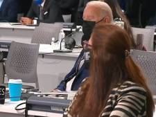 Joe Biden semble s'endormir lors d’un discours au sommet sur le climat