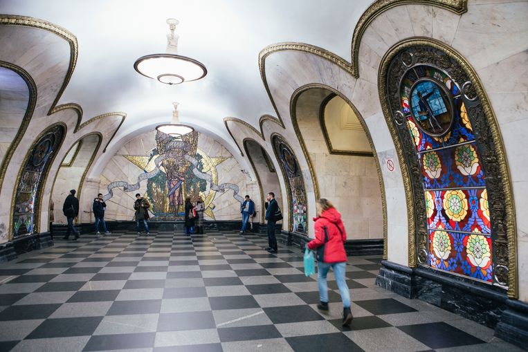Metrostations in Moskou worden ook wel ‘paleizen voor het volk’ genoemd. Beeld Joris Casaer