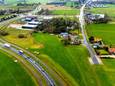 Links de nieuwe rondweg. Rechts de oude N348 die plots stopt.