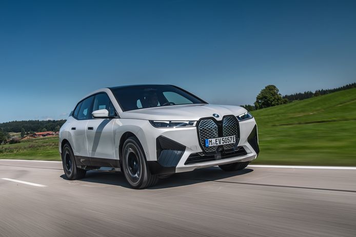 De BMW iX is altijd volledig elektrisch