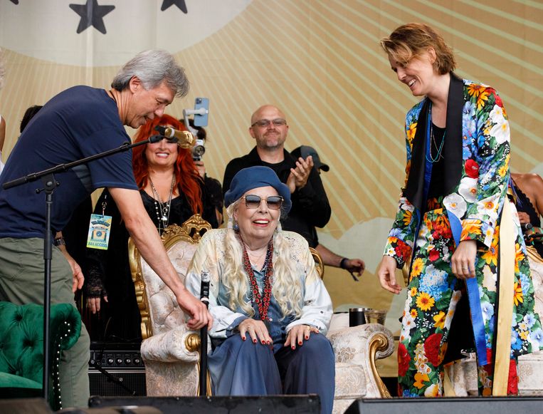 Joni Mitchell vorige week op het vermaarde Newport Folk Festival. Beeld Boston Globe via Getty Images